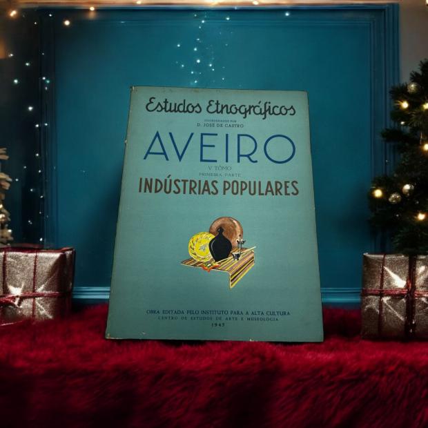 CASTRO, D. José de. - ESTUDOS ETNOGRÁFICOS. AVEIRO. I Tomo: Moliceiros. II - Pescadores. III - Lavradores. IV - Marnotos e Embarcações Fluviais. V - Primeira Parte - Industrias Populares. V - Segunda Parte - Feiras e Mercados e VI - Culto Religioso. Usos e Costumes.