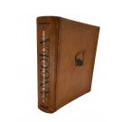 FENYKÖVI, José. - ANGOLA NO VISOR DA MÁQUINA FOTOGRÁFICA E DA CARABINA. 